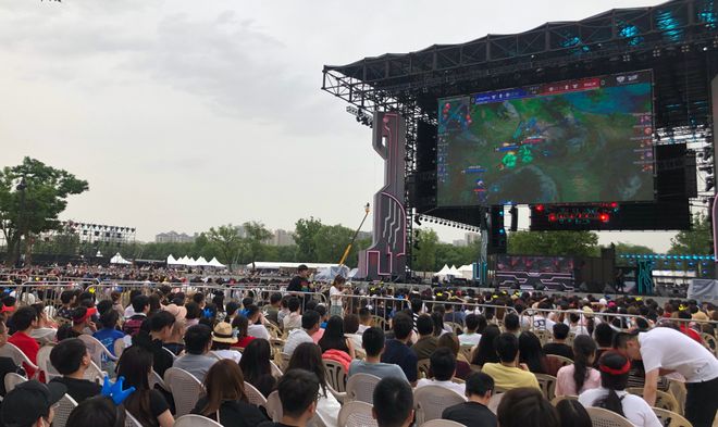 在接受采访 在接受采访