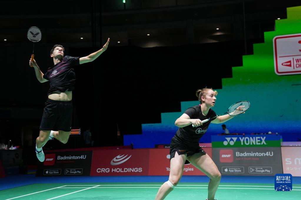 在足球的竞 在足球的竞